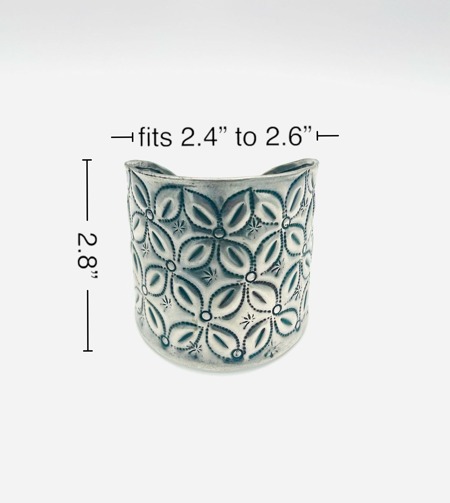 Cylindrical ceramic container with decorative pattern and measurements on a white background