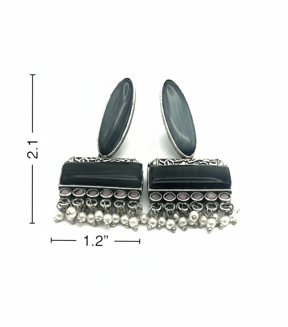 Pair of earrings with black stones and pearl-like beads, shown with measurements on a white background.