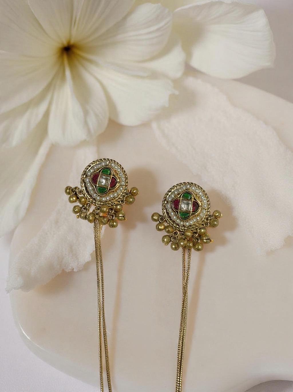 traditional  Kashmiri earrings,Dejhoor earrings,feature a long chain, ghungroo bells, and kundan stone embellishments